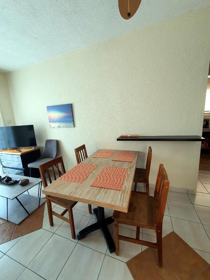 Poseidon 51 - Beachfront Two Bedroom Apartament *